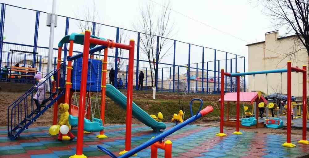 Алматылықтар балалар алаңының жағдайына шағымданды