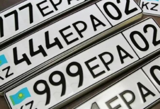 Қазақстандықтар "әдемі" нөмірлер үшін кезекке тұрды