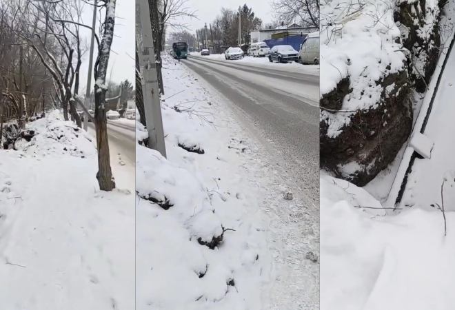 В Караганде пешеходы не могут пройти по улице из-за перерытого тротуара