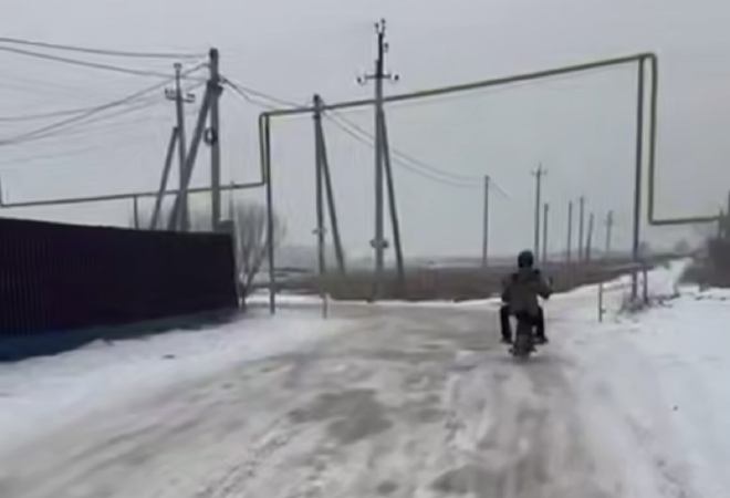 Участок посреди дороги: спорным объектом в Алматинской области занялся отдел земельных отношений