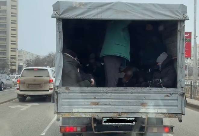 Сломалась Газель: в акимате Актау попытались оправдать компанию, перевозившую в грузовике рабочих