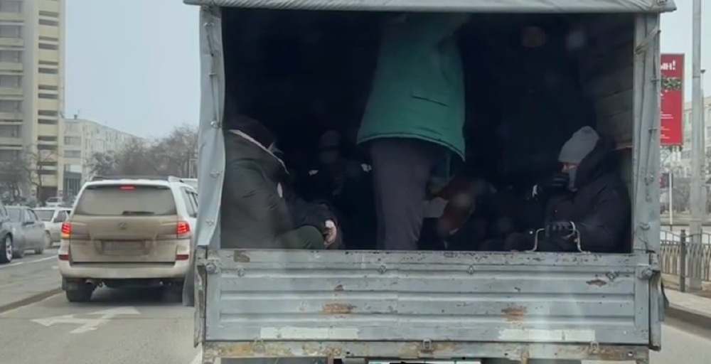 Сломалась Газель: в акимате Актау попытались оправдать компанию, перевозившую в грузовике рабочих