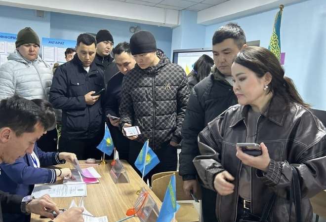 На избирательных участках Алматы выстроились очереди