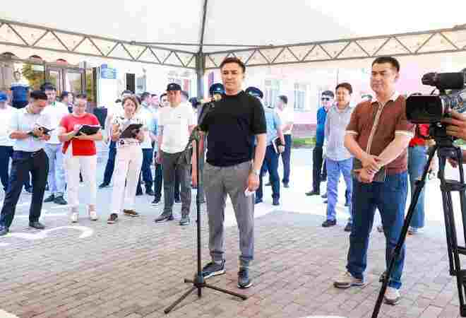 Әкімдердің халықпен кездесулері: Шымкент әкімі алдыңғы қатарда