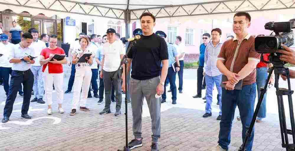 Әкімдердің халықпен кездесулері: Шымкент әкімі алдыңғы қатарда