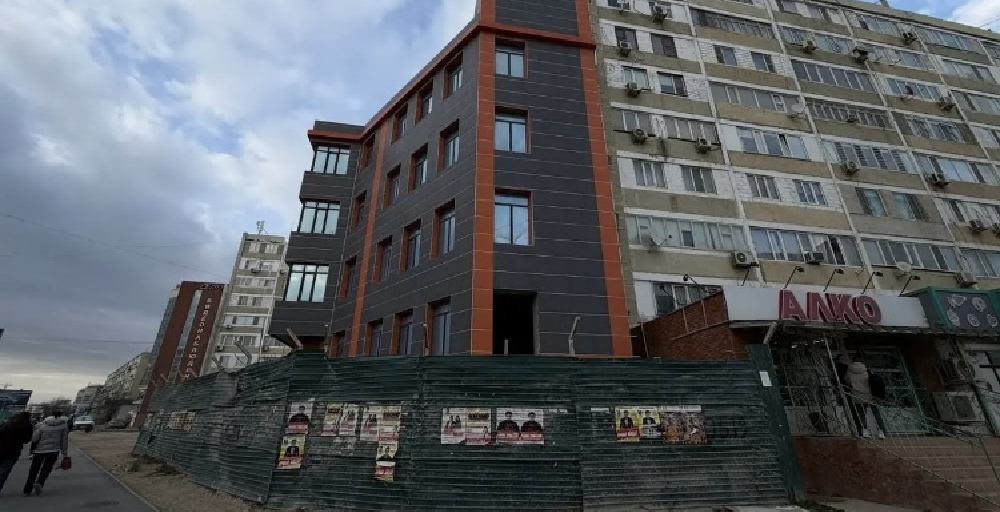 Ақтауда әкімдік маңындағы ұзаққа созылған құрылыс нысаны проблемалық деп танылмады
