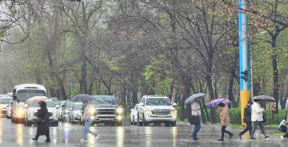 В Алматы продолжается работа по предотвращению подтоплений