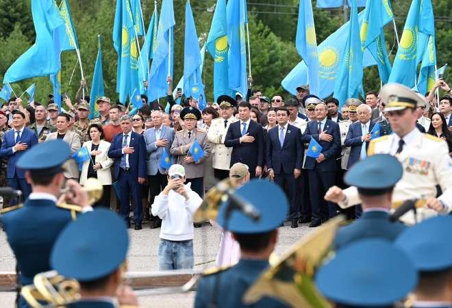 Алматыда Мемлекеттік рәміздер күніне орай Мемлекеттік Ту салтанатты түрде көтерілді