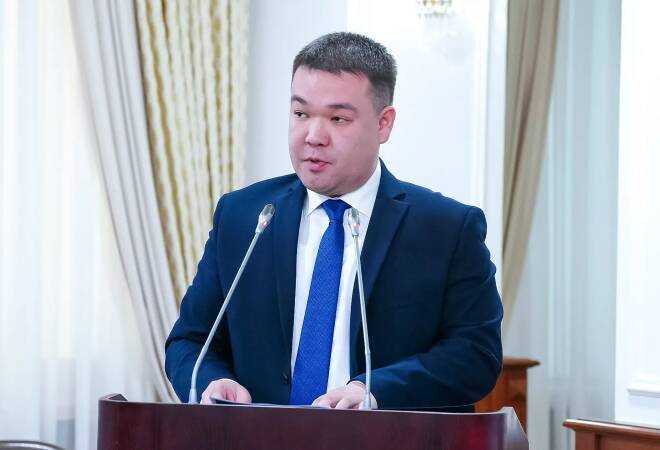 Қазақстан көрші елдерден келетін көліктерге шектеу енгізді