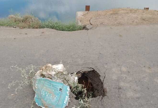 Жители Жезказгана показали обваливающуюся дорогу&nbsp;