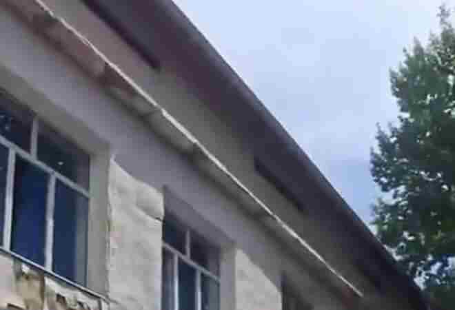 Шымкенттің орталығында  "сарайға ұқсас" мектепті видеоға түсірген