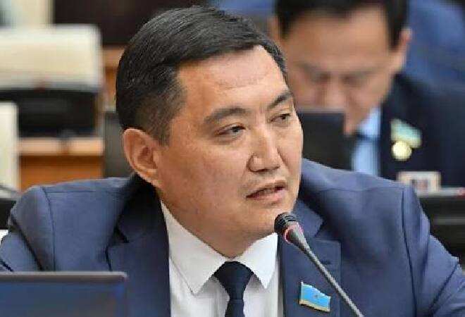 Экс-депутат Мажилиса Бакытжан Базарбек прокомментировал аварию с его участием в Жамбылской области.